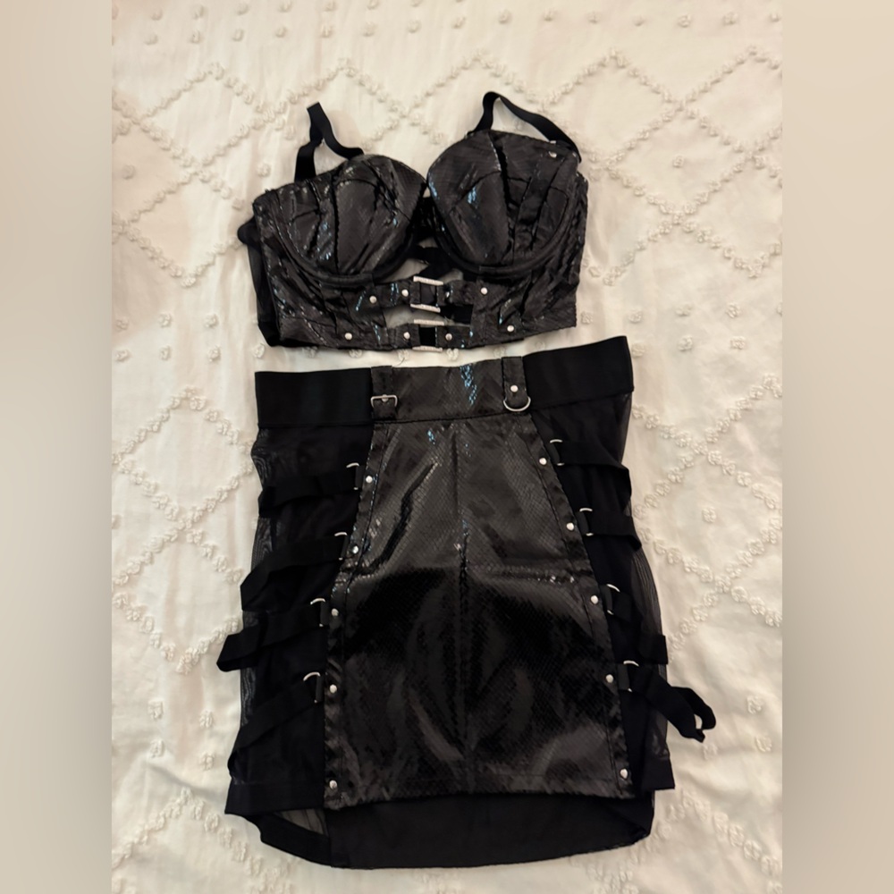 Thistle and Spire Black Textured Bra and skirt set